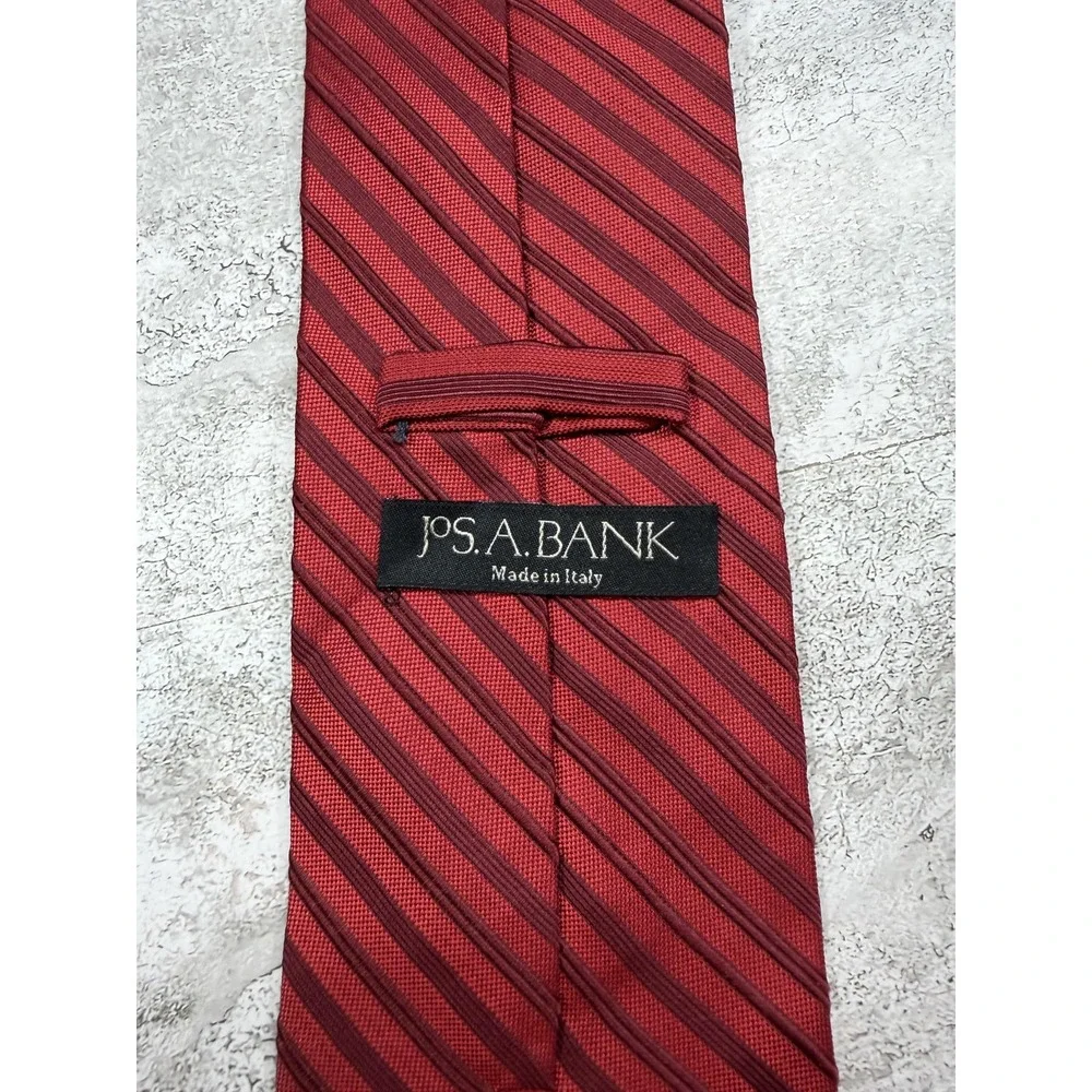 Jos. A. Bank 100% Silk Tie Mens OS Red Striped  Pointed Italy Necktie Classic